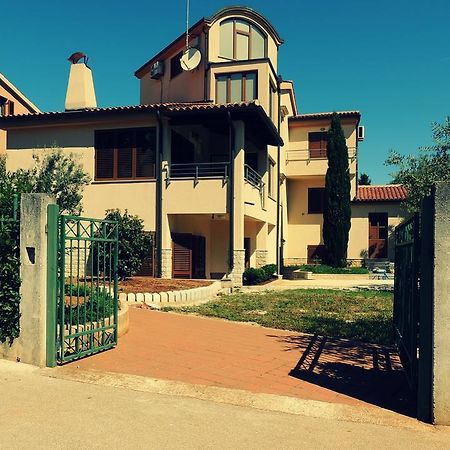 Stoja Apartment Pula Exterior foto