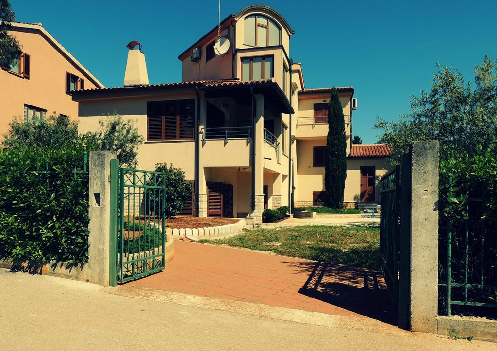 Stoja Apartment Pula Exterior foto